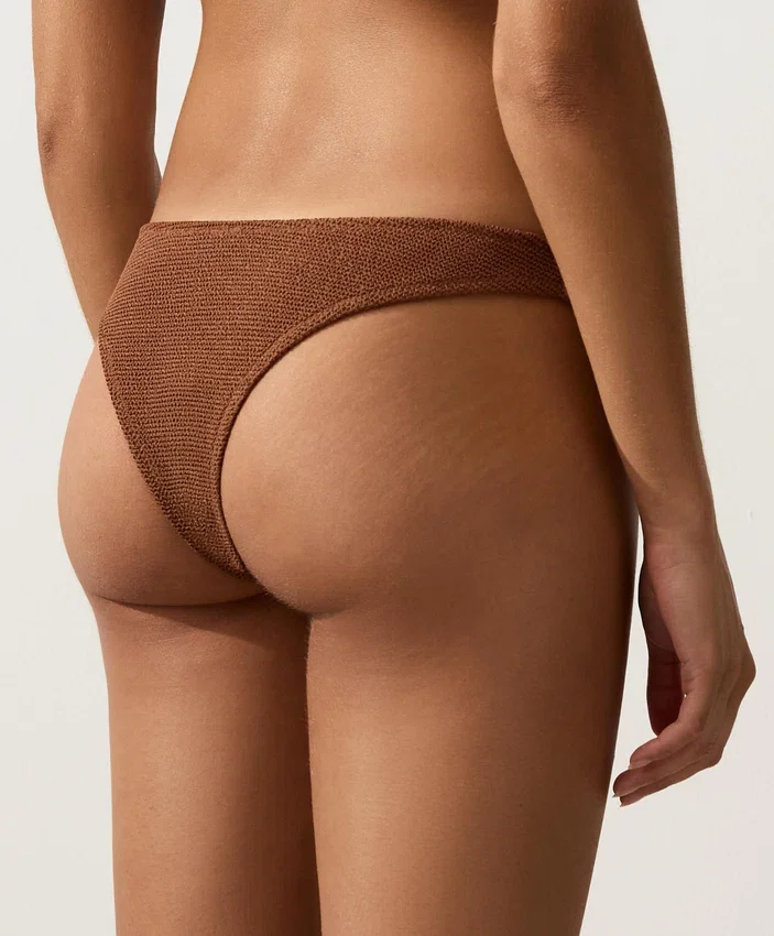 Culottes brésiliennes froncées avec découpe en U Culottes brésiliennes froncées avec découpe en U