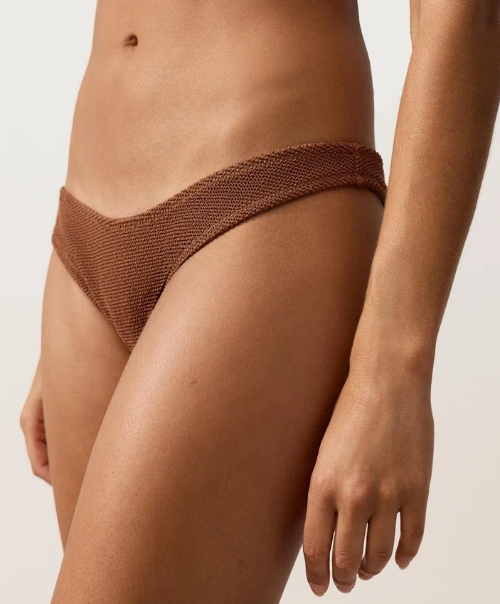 Culottes brésiliennes froncées avec découpe en U Culottes brésiliennes froncées avec découpe en U