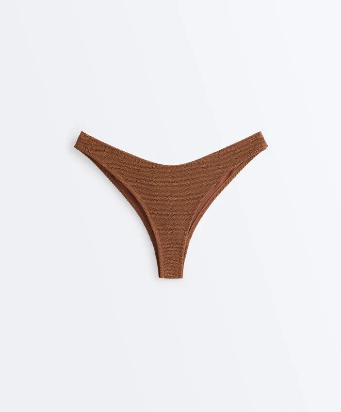 Culottes brésiliennes froncées avec découpe en U Culottes brésiliennes froncées avec découpe en U