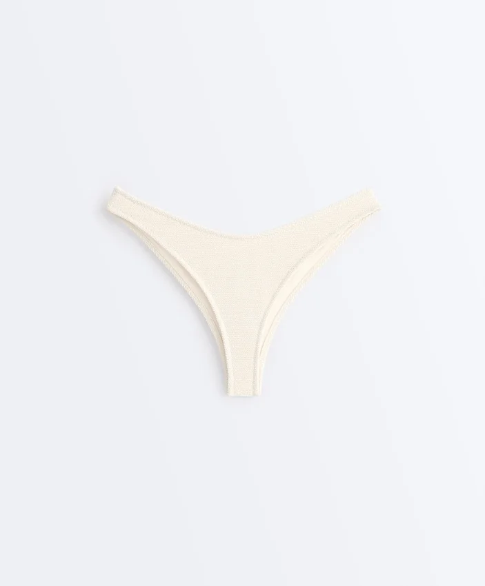 Culottes brésiliennes froncées avec découpe en U Culottes brésiliennes froncées avec découpe en U