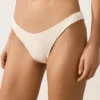 Culottes de bain à couverture moyenne avec découpe en U et texture à bulles en crochet Culottes de bain à couverture moyenne avec découpe en U et texture à bulles en crochet