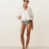 Culottes de bain à couverture moyenne texturées à rayures avec liens Culottes de bain à couverture moyenne texturées à rayures avec liens