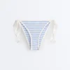 Culottes de bain à couverture moyenne texturées à rayures avec liens Culottes de bain à couverture moyenne texturées à rayures avec liens
