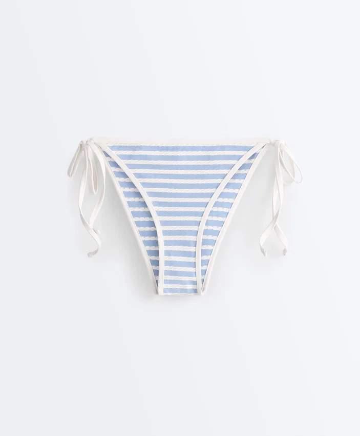 Culottes de bain à couverture moyenne texturées à rayures avec liens Culottes de bain à couverture moyenne texturées à rayures avec liens