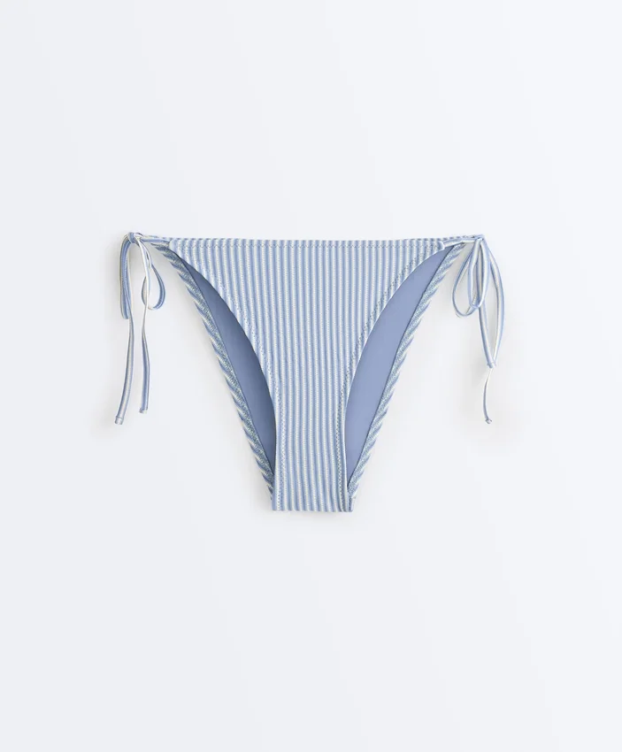 Culottes de bain à couverture moyenne texturées à rayures avec liens Culottes de bain à couverture moyenne texturées à rayures avec liens