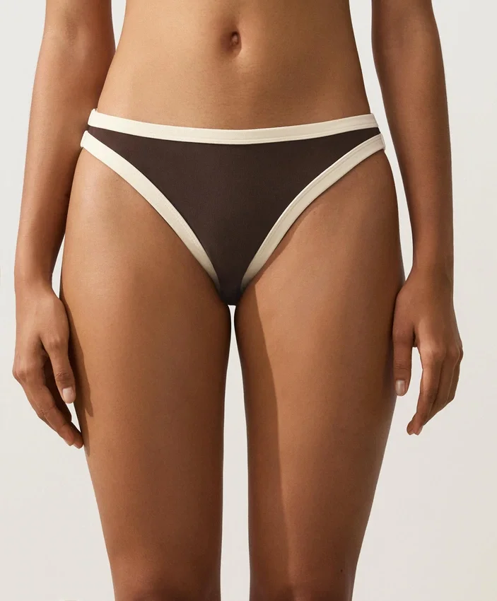 Culottes de bikini classiques à bordures contrastées Culottes de bikini classiques à bordures contrastées