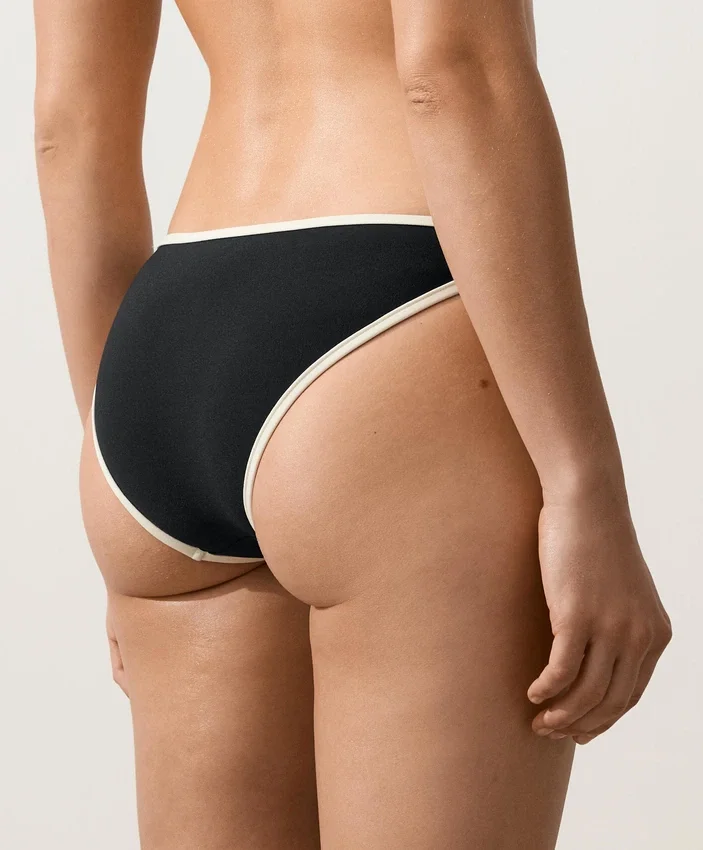 Culottes de bikini classiques à bordures contrastées Culottes de bikini classiques à bordures contrastées