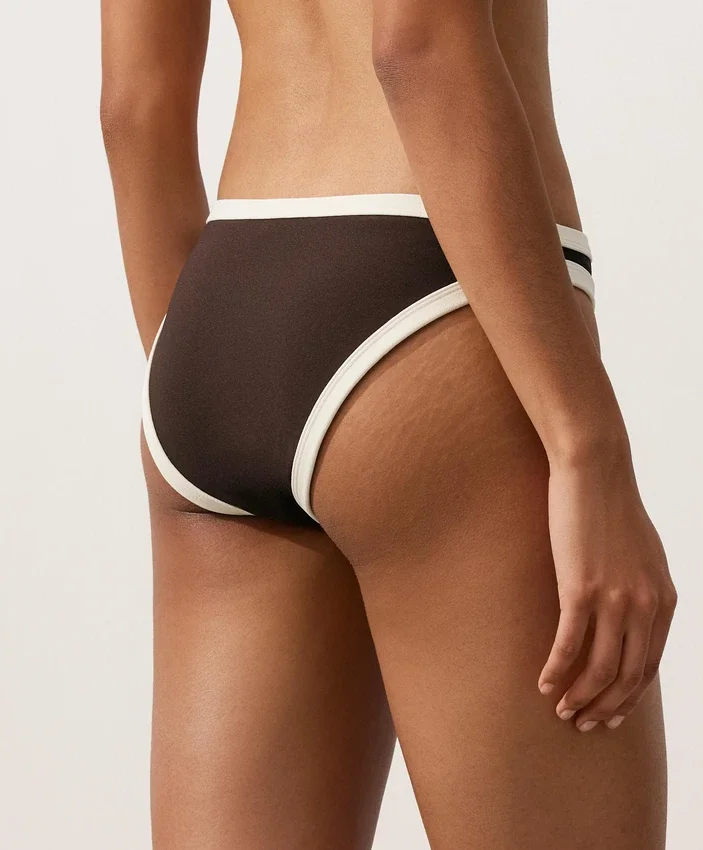 Culottes de bikini classiques à bordures contrastées Culottes de bikini classiques à bordures contrastées