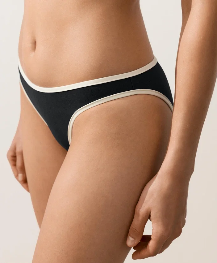 Culottes de bikini classiques à bordures contrastées Culottes de bikini classiques à bordures contrastées