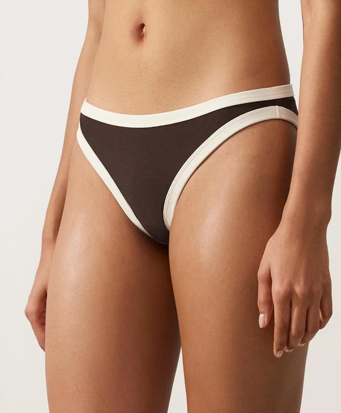 Culottes de bikini classiques à bordures contrastées Culottes de bikini classiques à bordures contrastées