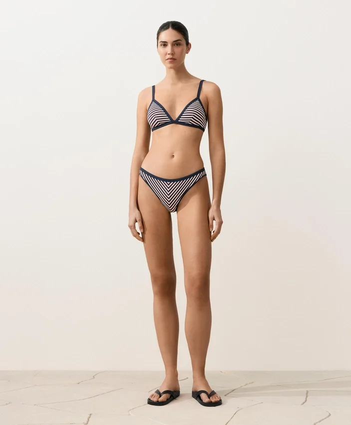 Haut de bikini triangle à rayures texturées Haut de bikini triangle à rayures texturées