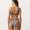 Haut de bikini triangle à rayures texturées Haut de bikini triangle à rayures texturées