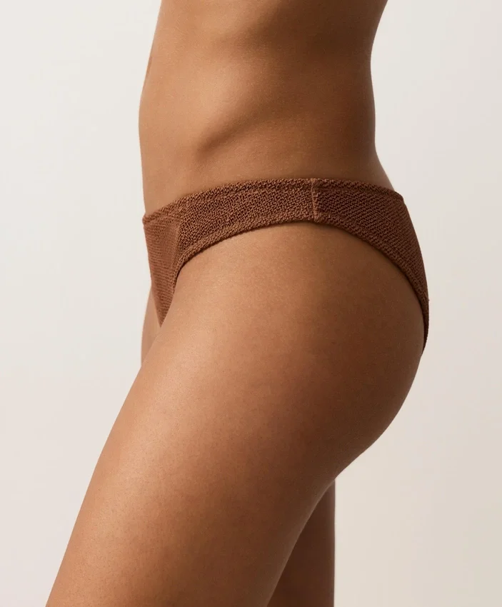 Culottes de bikini à coupe en U et en tissu froissé, couvrance moyenne Culottes de bikini à coupe en U et en tissu froissé, couvrance moyenne