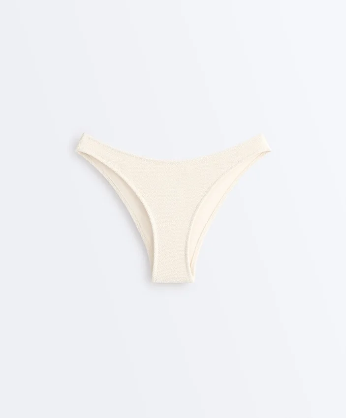 Culottes de bikini à coupe en U et en tissu froissé, couvrance moyenne Culottes de bikini à coupe en U et en tissu froissé, couvrance moyenne