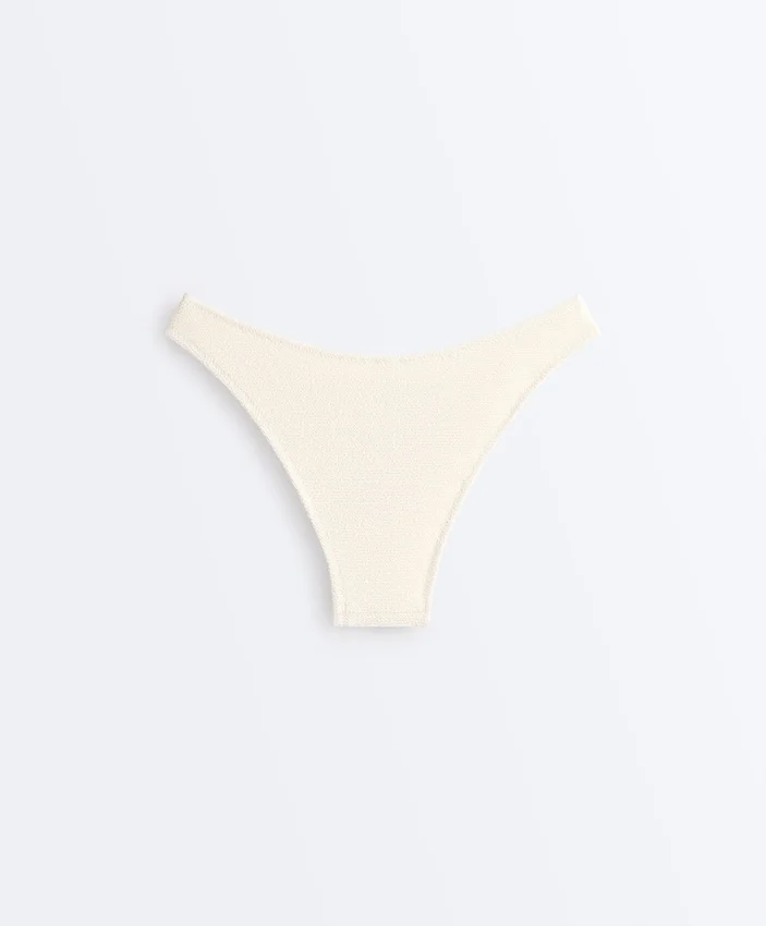 Culottes de bikini à coupe en U et en tissu froissé, couvrance moyenne Culottes de bikini à coupe en U et en tissu froissé, couvrance moyenne