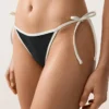 Culottes de bikini à couverture moyenne avec bordures contrastées et liens