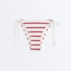 Culottes de bikini à couverture moyenne en crochet rayé avec liens