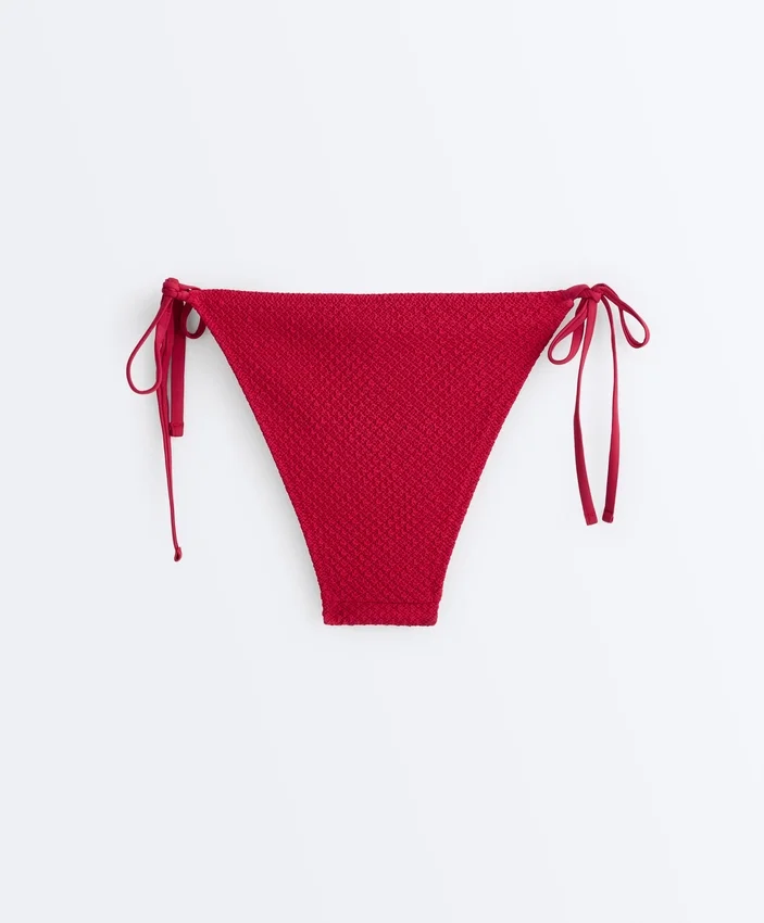 Culottes de bikini à couverture moyenne en tissu gaufré avec liens Culottes de bikini à couverture moyenne en tissu gaufré avec liens