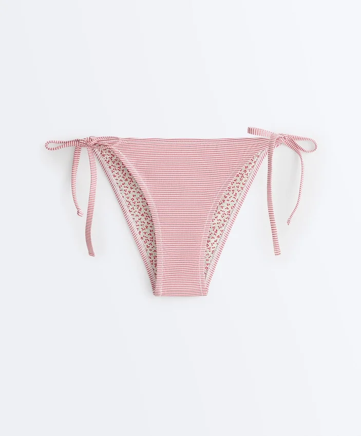 Culottes de bikini à couverture moyenne à rayures avec liens Culottes de bikini à couverture moyenne à rayures avec liens