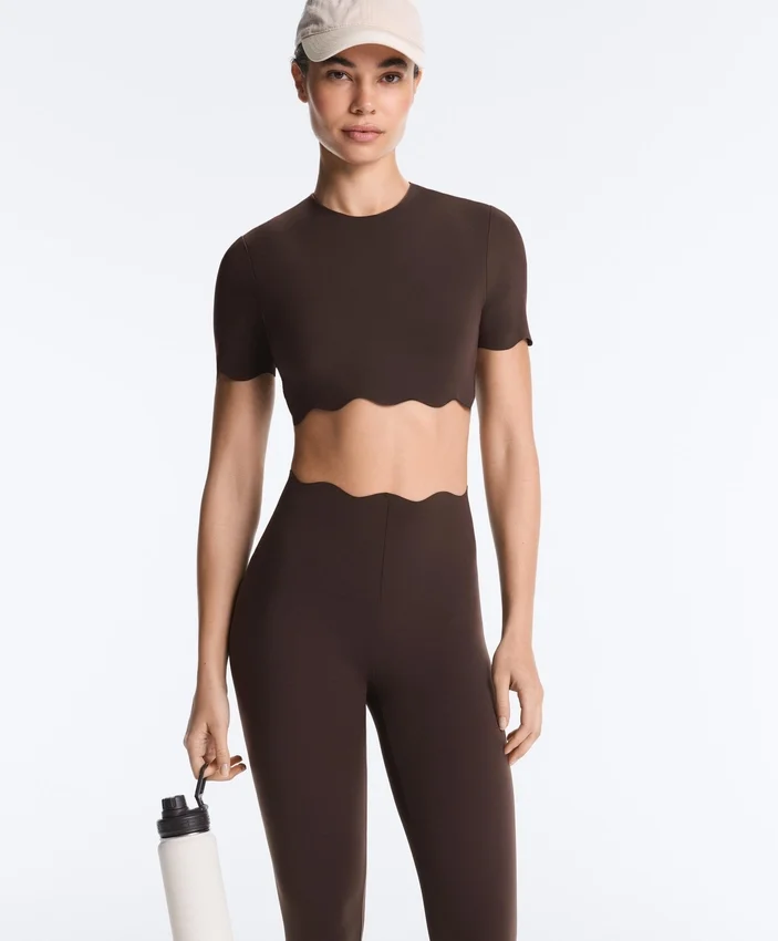 Leggings Compressive Core Control à taille haute et effet gainant, longueur cheville, avec motif ondulé Leggings Compressive Core Control à taille haute et effet gainant, longueur cheville, avec motif ondulé