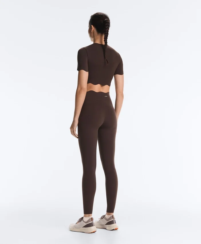 Leggings Compressive Core Control à taille haute et effet gainant, longueur cheville, avec motif ondulé Leggings Compressive Core Control à taille haute et effet gainant, longueur cheville, avec motif ondulé