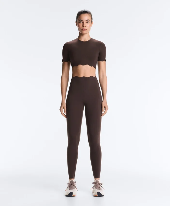 Leggings Compressive Core Control à taille haute et effet gainant, longueur cheville, avec motif ondulé Leggings Compressive Core Control à taille haute et effet gainant, longueur cheville, avec motif ondulé