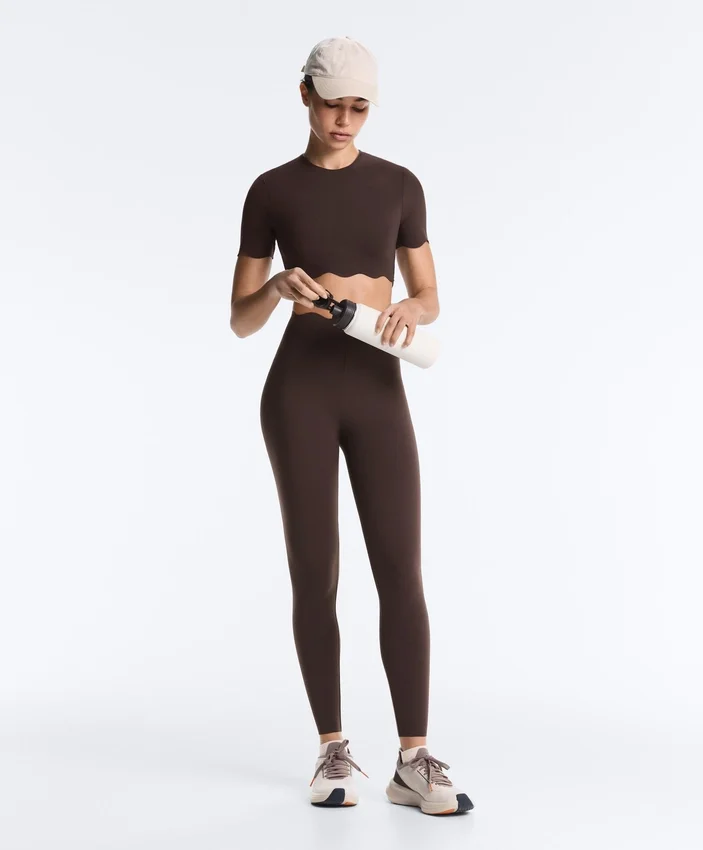 Leggings Compressive Core Control à taille haute et effet gainant, longueur cheville, avec motif ondulé Leggings Compressive Core Control à taille haute et effet gainant, longueur cheville, avec motif ondulé