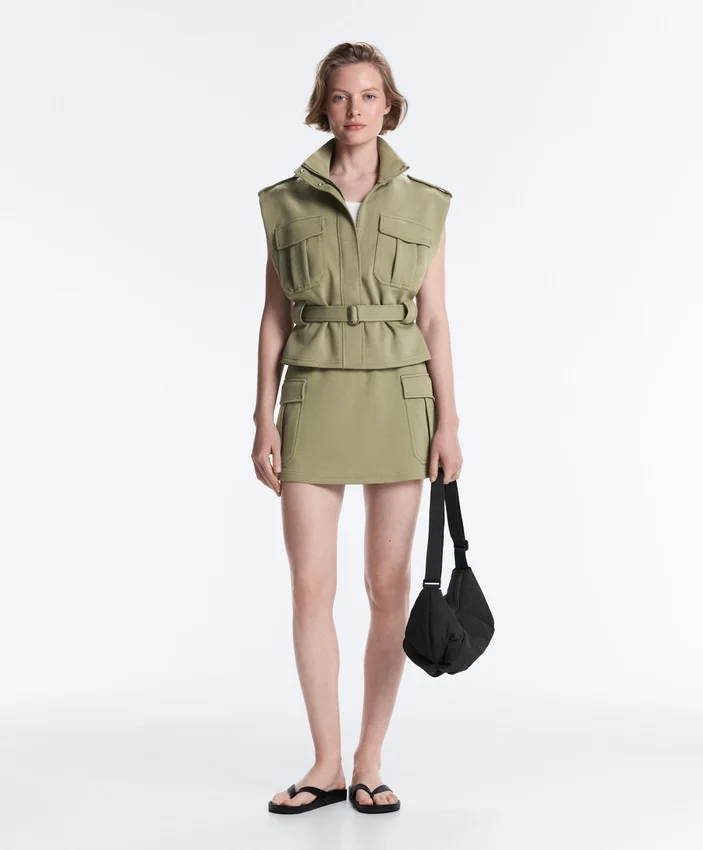 Gilets sans manches utilitaires en piqué avec ceinture en coton Gilets sans manches utilitaires en piqué avec ceinture en coton