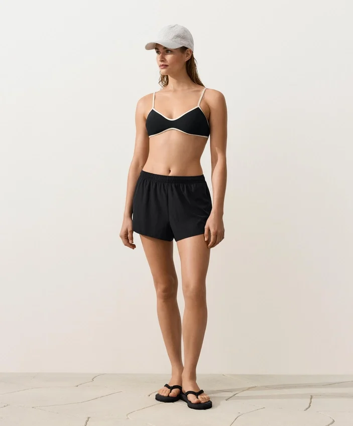 Haut de bikini à bordures contrastées Haut de bikini à bordures contrastées