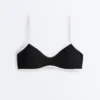 Haut de bikini à bordures contrastées Haut de bikini à bordures contrastées