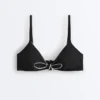 Haut de bikini triangle à passepoil et nouilles