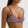 Haut de bikini triangle à rayures texturées Haut de bikini triangle à rayures texturées