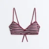 Haut de bikini triangle à rayures texturées Haut de bikini triangle à rayures texturées