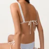Haut de bikini triangle à rayures texturées et dos nu