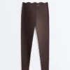 Leggings Compressive Core Control à taille haute et effet gainant, longueur cheville, avec motif ondulé Leggings Compressive Core Control à taille haute et effet gainant, longueur cheville, avec motif ondulé