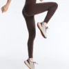 Leggings Compressive Core Control à taille haute et effet gainant, longueur cheville, avec motif ondulé Leggings Compressive Core Control à taille haute et effet gainant, longueur cheville, avec motif ondulé