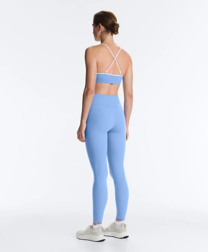 Soutien-gorge de sport Comfortlux à maintien léger avec passepoil Soutien-gorge de sport Comfortlux à maintien léger avec passepoil