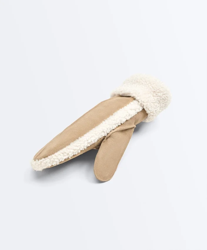 Moufles en cuir avec imitation de peaux lainées Moufles en cuir avec imitation de peaux lainées
