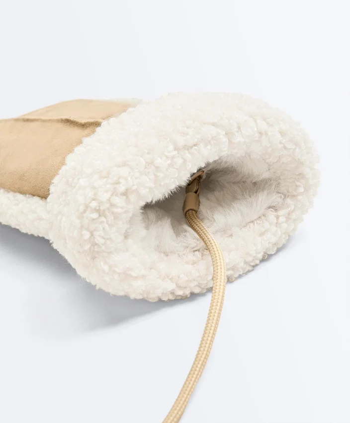 Moufles en cuir avec imitation de peaux lainées Moufles en cuir avec imitation de peaux lainées