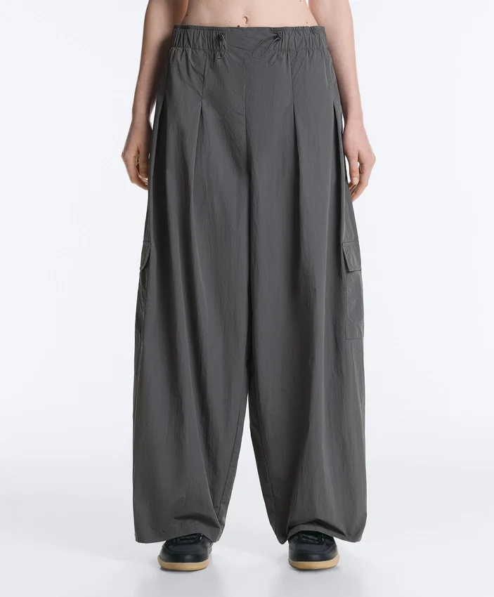 Pantalon cargo en nylon déperlant Pantalon cargo en nylon déperlant