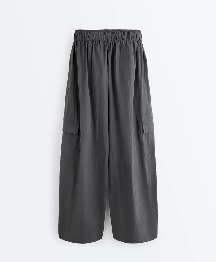 Pantalon cargo en nylon déperlant Pantalon cargo en nylon déperlant