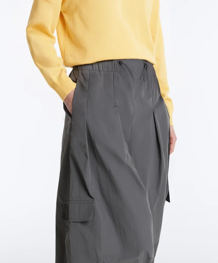 Pantalon cargo en nylon déperlant Pantalon cargo en nylon déperlant