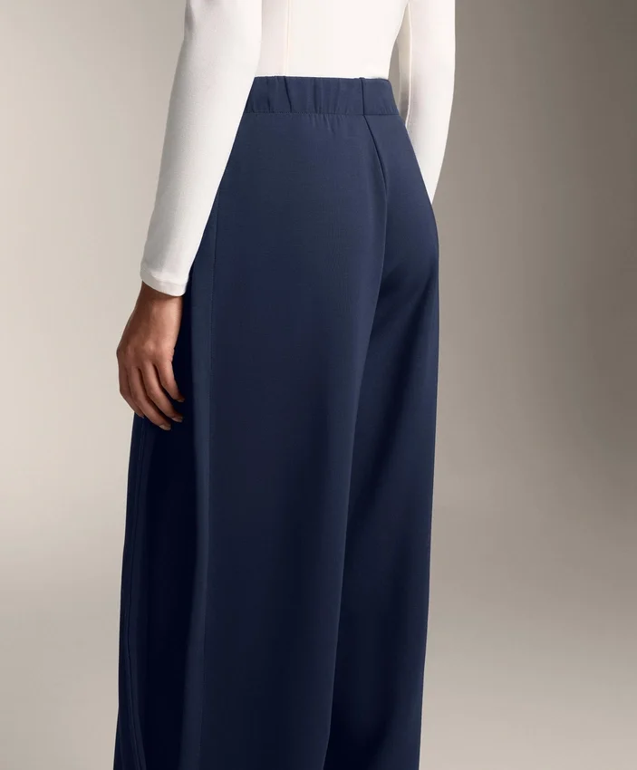Pantalon cocon avec plis latéraux et modal brossé Pantalon cocon avec plis latéraux et modal brossé