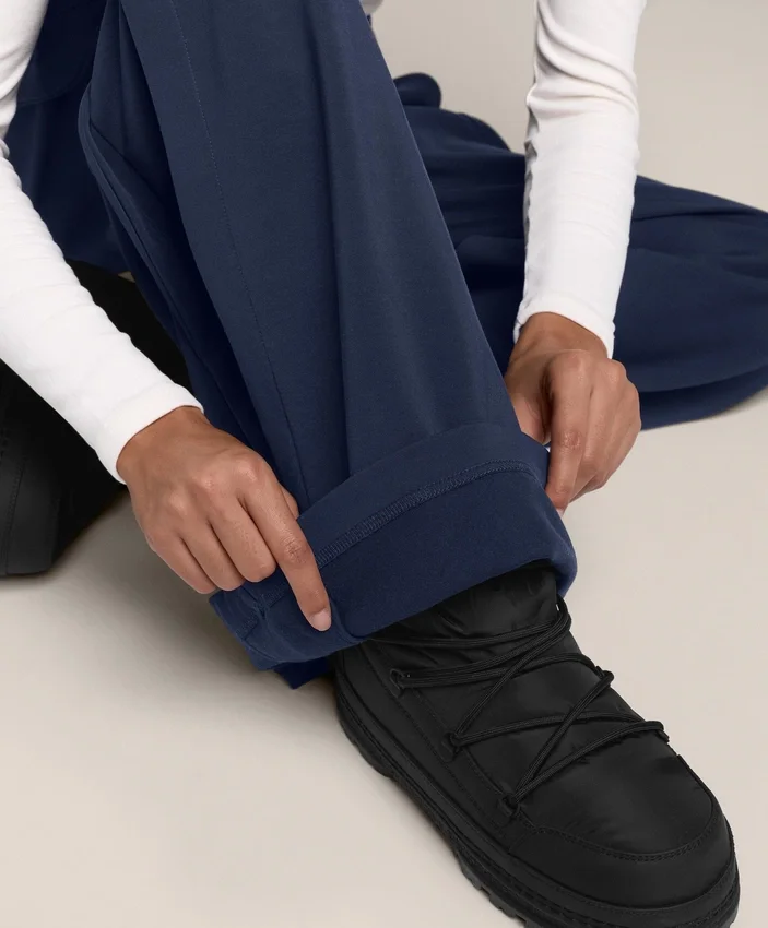 Pantalon cocon avec plis latéraux et modal brossé Pantalon cocon avec plis latéraux et modal brossé