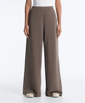 Pantalon à coupe droite avec rayures asymétriques et modal