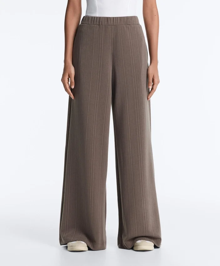 Pantalon à coupe droite avec rayures asymétriques et modal Pantalon à coupe droite avec rayures asymétriques et modal