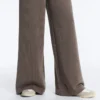 Pantalon à coupe droite avec rayures asymétriques et modal Pantalon à coupe droite avec rayures asymétriques et modal