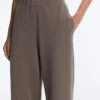 Pantalon à coupe droite avec rayures asymétriques et modal Pantalon à coupe droite avec rayures asymétriques et modal