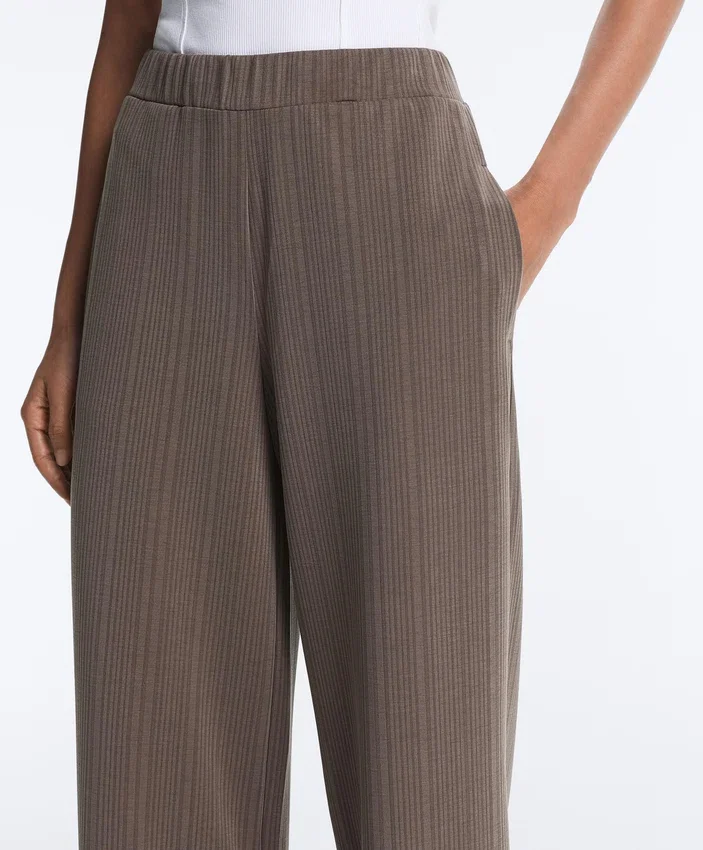 Pantalon à coupe droite avec rayures asymétriques et modal Pantalon à coupe droite avec rayures asymétriques et modal