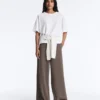 Pantalon à coupe droite avec rayures asymétriques et modal Pantalon à coupe droite avec rayures asymétriques et modal